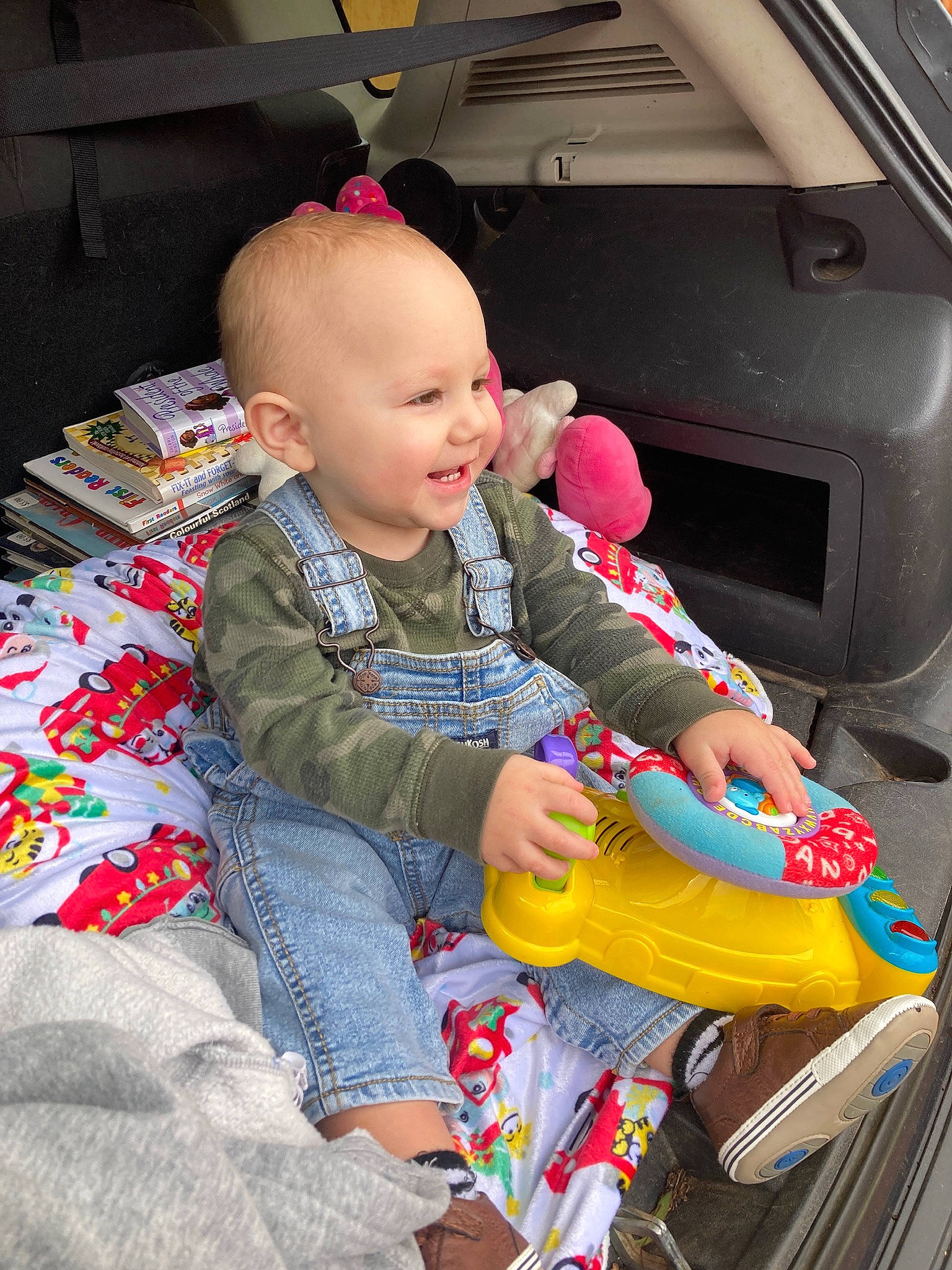 Banks joined the competition — help win amazing prizes! automotive_design, automotive_exterior, automotive_lighting, baby, baby_toddler_clothing, car_seat, child, family_car, fun, happy, motor_vehicle, people, person, product, skin, smile, tire, toddler, trunk, vehicle_door