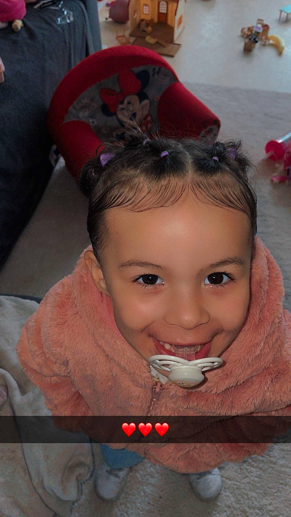 Ilyana participe au concours pour gagner de l'argent avec cette photo : carmine, cheek, child, costume_hat, eye, eyelash, facial_expression, fashion_accessory, forehead, fun, hair, hair_accessory, happy, headgear, joy, lip, mouth, nose, person, smile