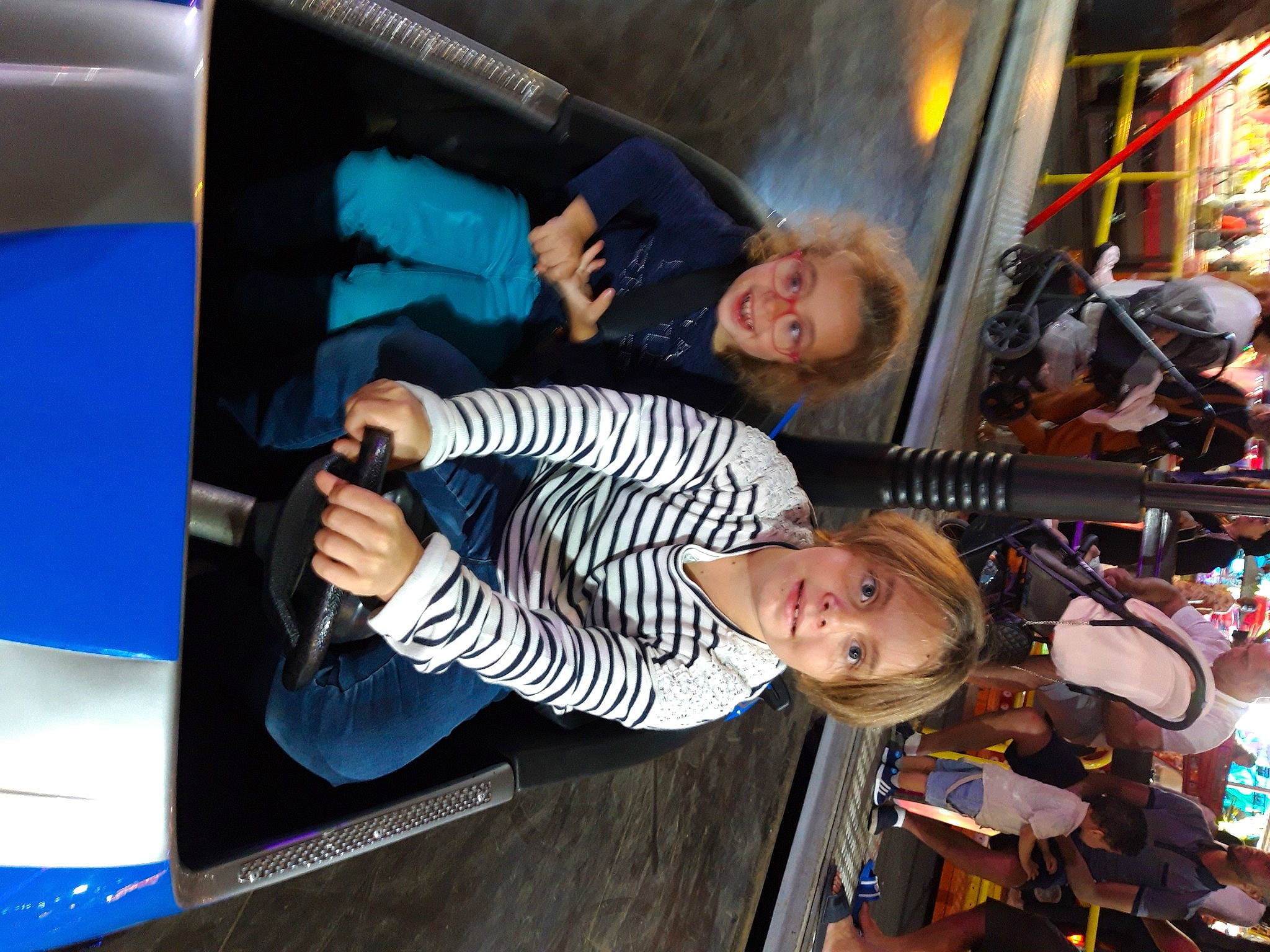 Elona a rejoint le concours — aidez-le/la à gagner de superbes lots ! art, child, fun, joy, leisure, passenger, person