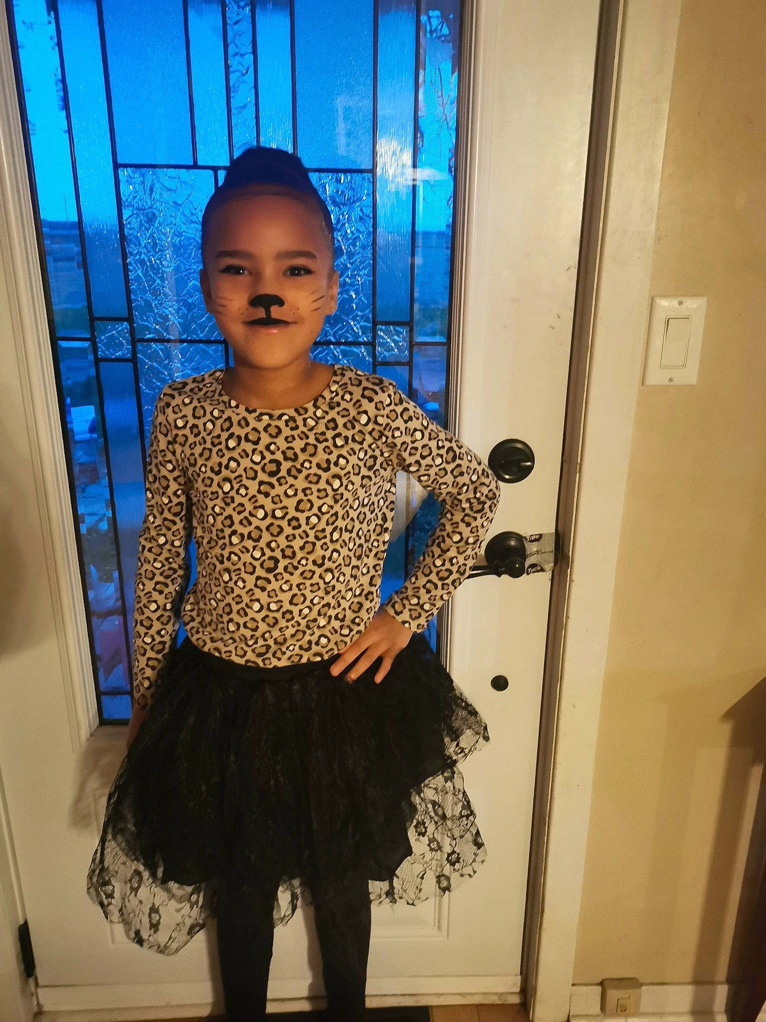 Nadia participe au concours pour gagner de l'argent avec cette photo : art, baby_toddler_clothing, black_hair, blue, child, cool, day_dress, denim, electric_blue, fashion_design, human_leg, knee, pattern, person, sleeve, street_fashion, t_shirt, thigh, toddler, trunk