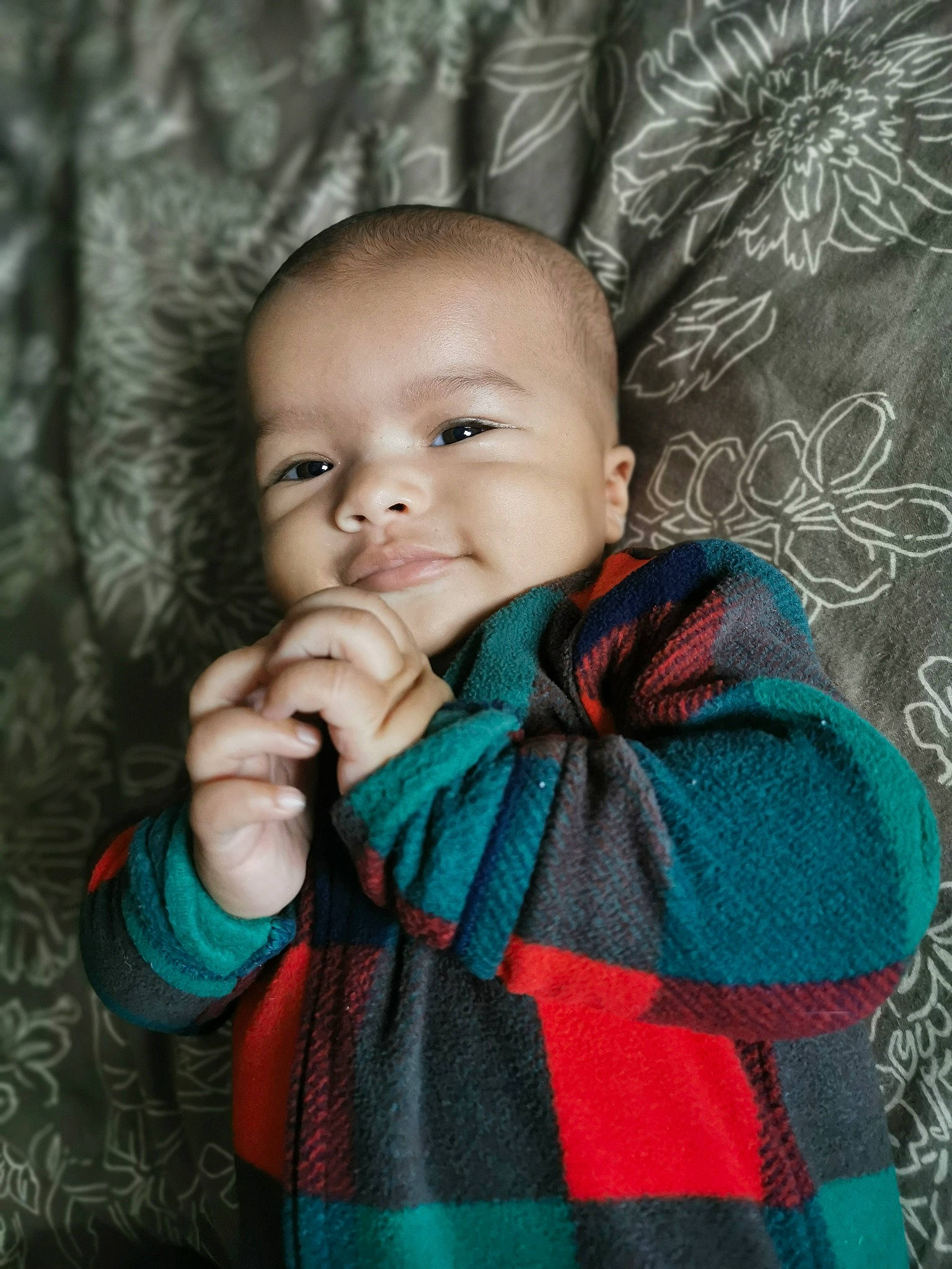 Ryan participe au concours pour gagner de l'argent avec cette photo : baby, baby_toddler_clothing, cheek, chin, cool, eye, eyebrow, gesture, happy, head, human_body, iris, lip, outerwear, person, skin, sleeve, smile, textile, toddler