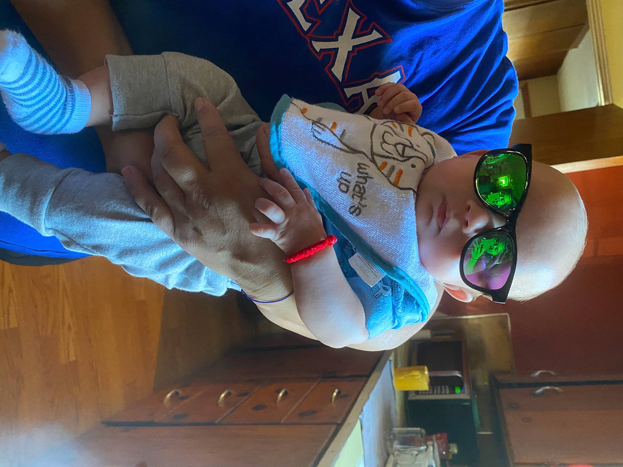 Daniel is registered to the contest to win money with this photo: arm, elbow, electric_blue, eyewear, finger, foot, fun, glasses, hand, human_leg, knee, nail, person, sleeve, sunglasses, thigh, thumb, water, wood, wrist