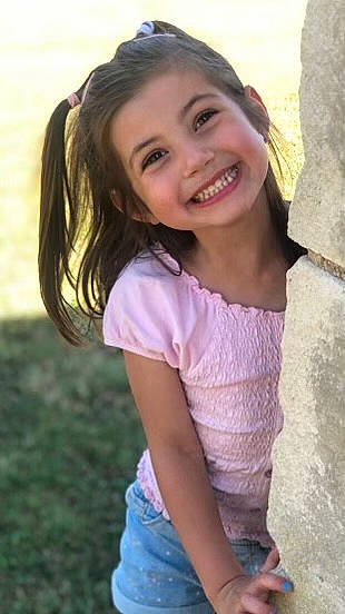 Nelya participe au concours pour gagner de l'argent avec cette photo : black_hair, chin, eye, eyebrow, face, facial_expression, flash_photography, fun, grass, hair, happy, head, iris, joy, lip, people_in_nature, person, plant, shoulder, skin