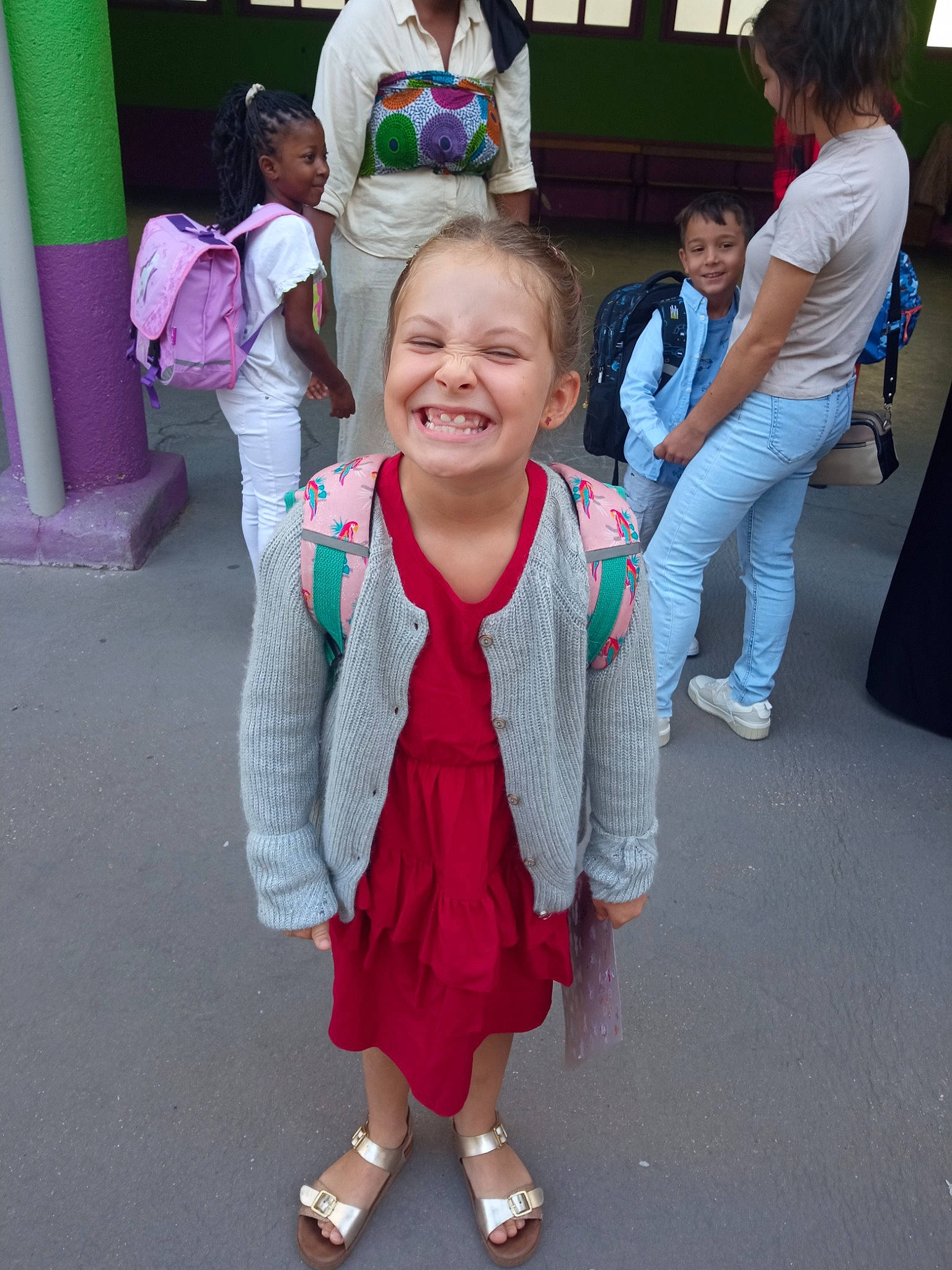 Elina participe au concours pour gagner de l'argent avec cette photo : child, event, face, footwear, fun, gesture, hair, happy, head, joy, leg, leisure, person, pink, recreation, sandal, shoe, smile, sneakers, thumb