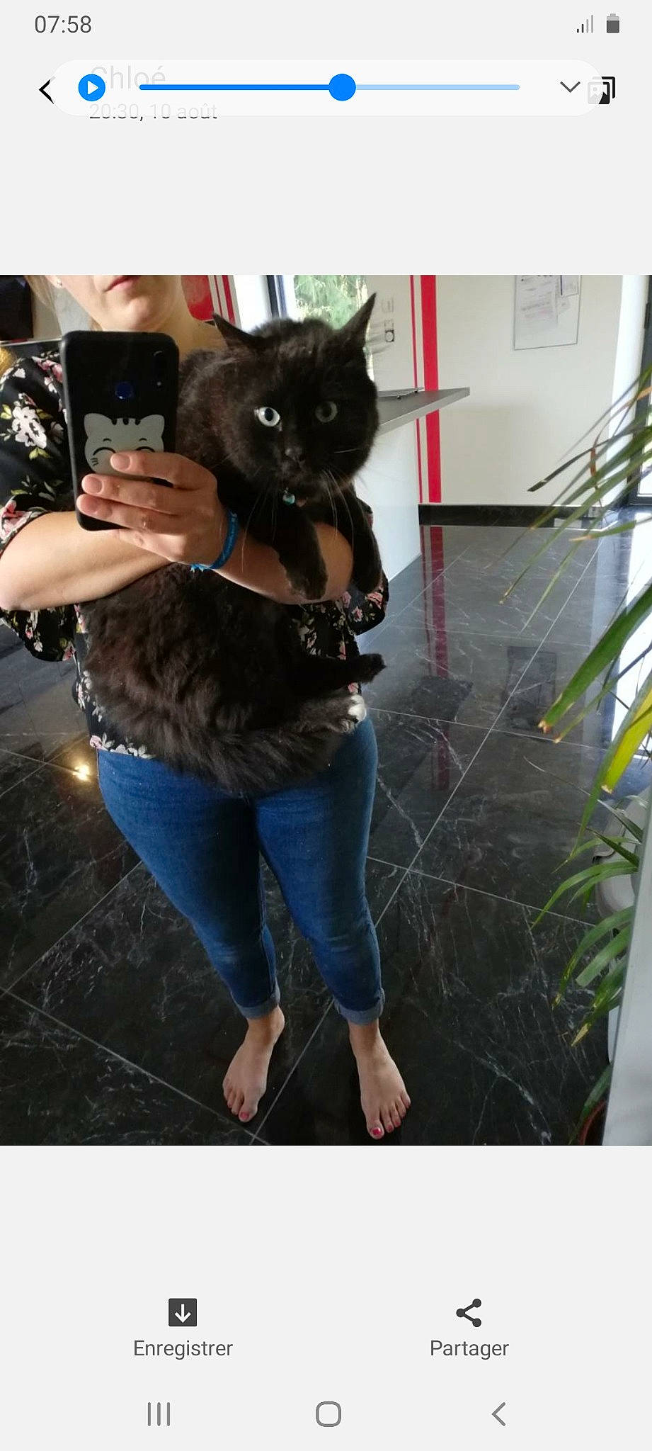 Jackpot participe au concours pour gagner de l'argent avec cette photo : boot, camera, carnivore, cat, denim, domestic_short_haired_cat, electric_blue, felidae, fur, human_leg, jeans, leg, pattern, plant, small_to_medium_sized_cats, street_fashion, thigh, vertebrate, waist, whiskers