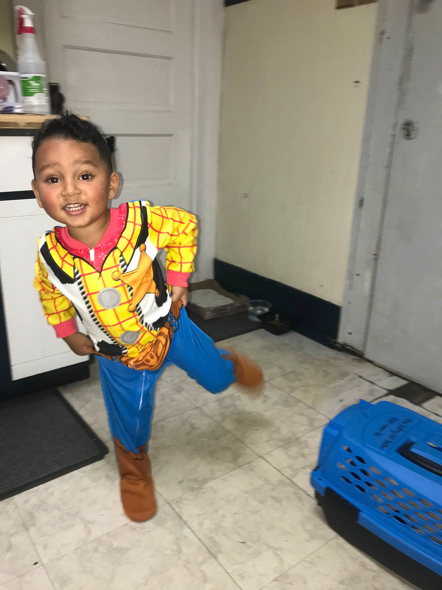 Alfonso is registered to the contest to win money with this photo: child, flooring, joy, person, smile