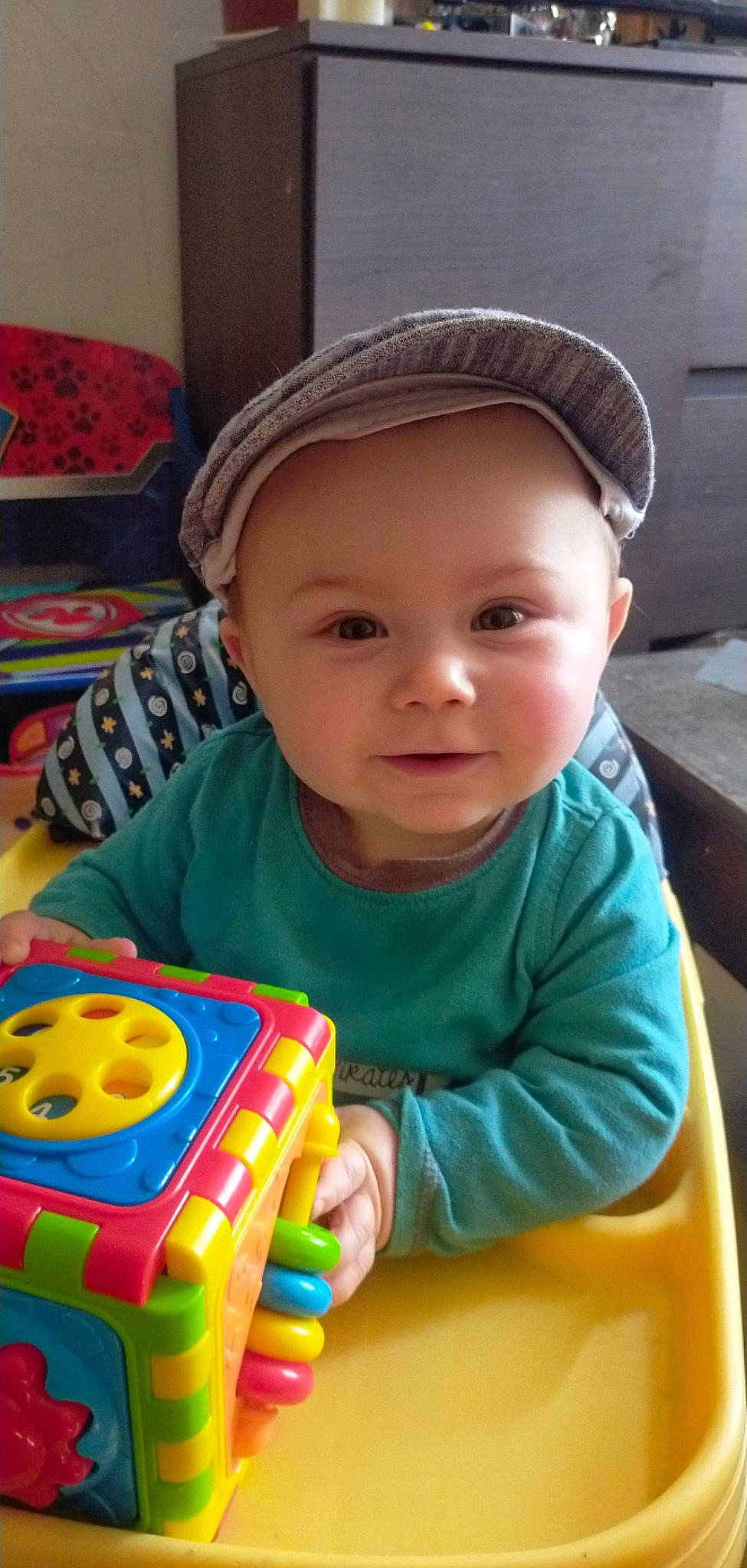 Nino participe au concours pour gagner de l'argent avec cette photo : baby, baby_playing_with_toys, baby_products, baby_toys, child, headwear, person, play, product, toddler, toy