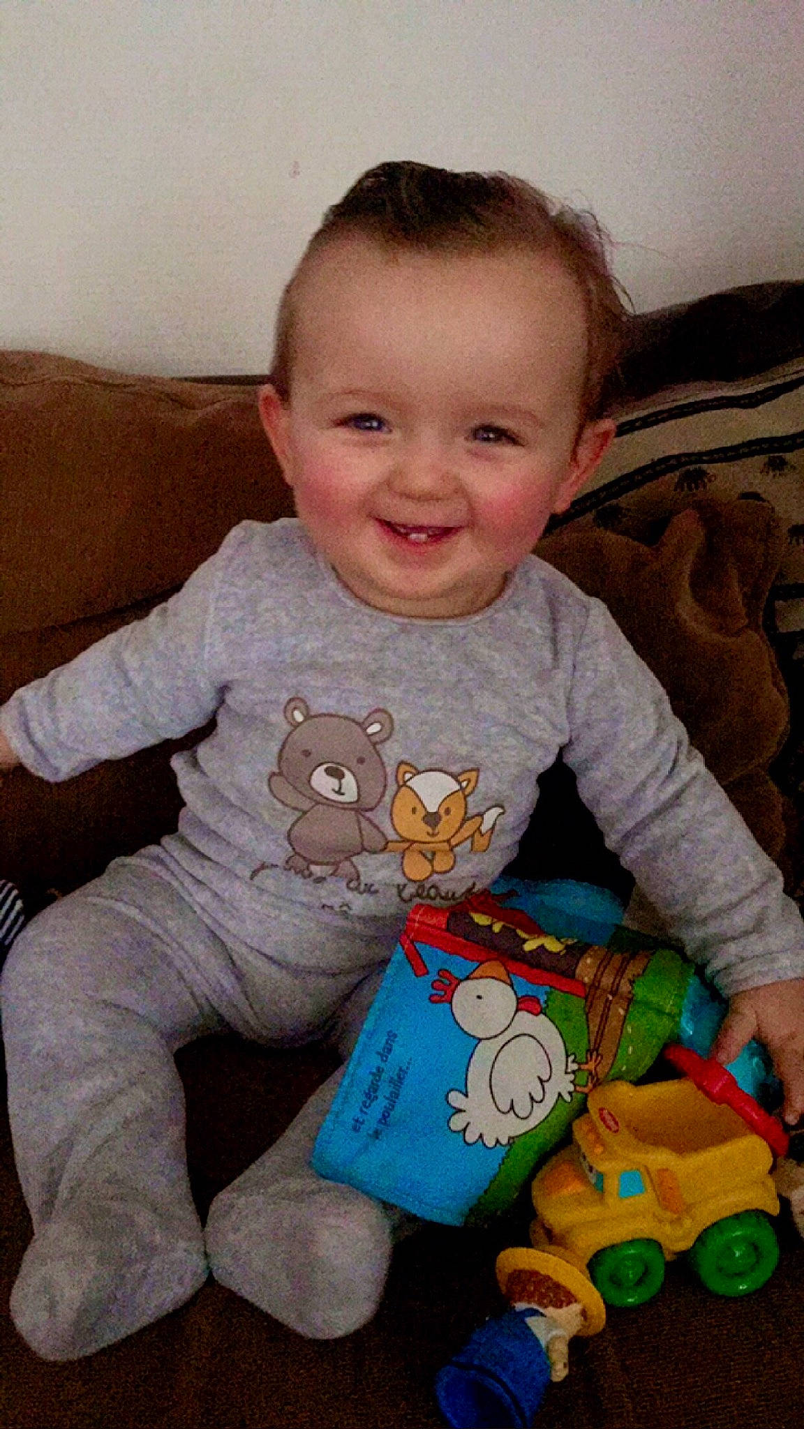 Mike participe au concours pour gagner de l'argent avec cette photo : baby, baby_toddler_clothing, cheek, child, comfort, eye, face, green, happy, head, joy, linens, nose, person, product, sitting, skin, sleeve, smile, t_shirt