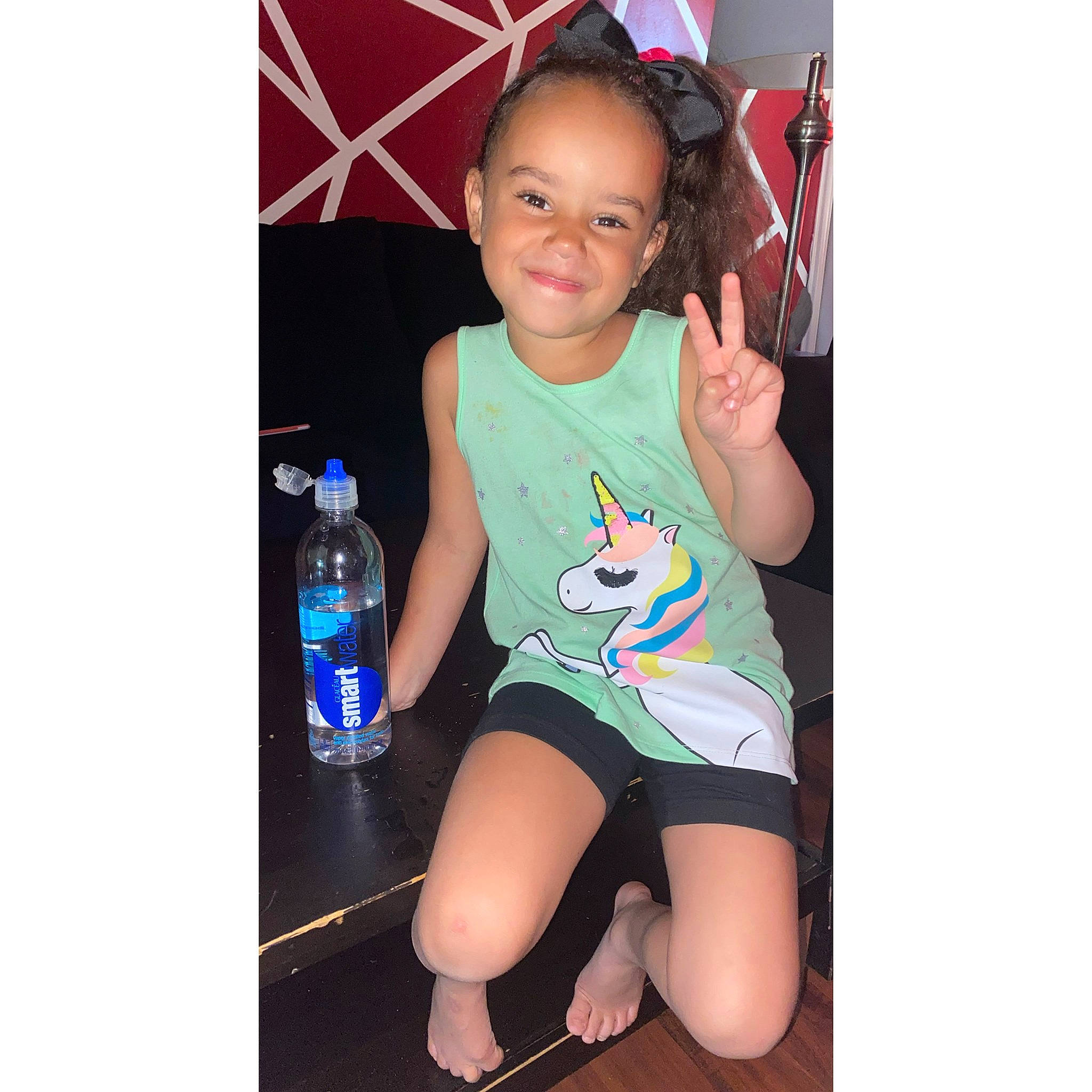 Araya is registered to the contest to win money with this photo: arm, child, finger, footwear, hand, human_leg, joint, joy, knee, leg, person, play, shoe, shorts, sportswear, style, t_shirt, thigh, toddler, top