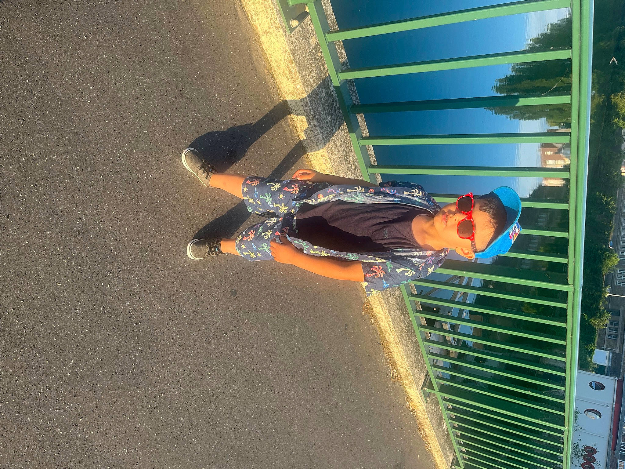 Borhan a rejoint le concours — aidez-le/la à gagner de superbes lots ! adventure, asphalt, electric_blue, fun, knee, leisure, mesh, net, people_in_nature, person, plant, recreation, reflection, road_surface, shadow, sky, tints_and_shades, tree, water, window