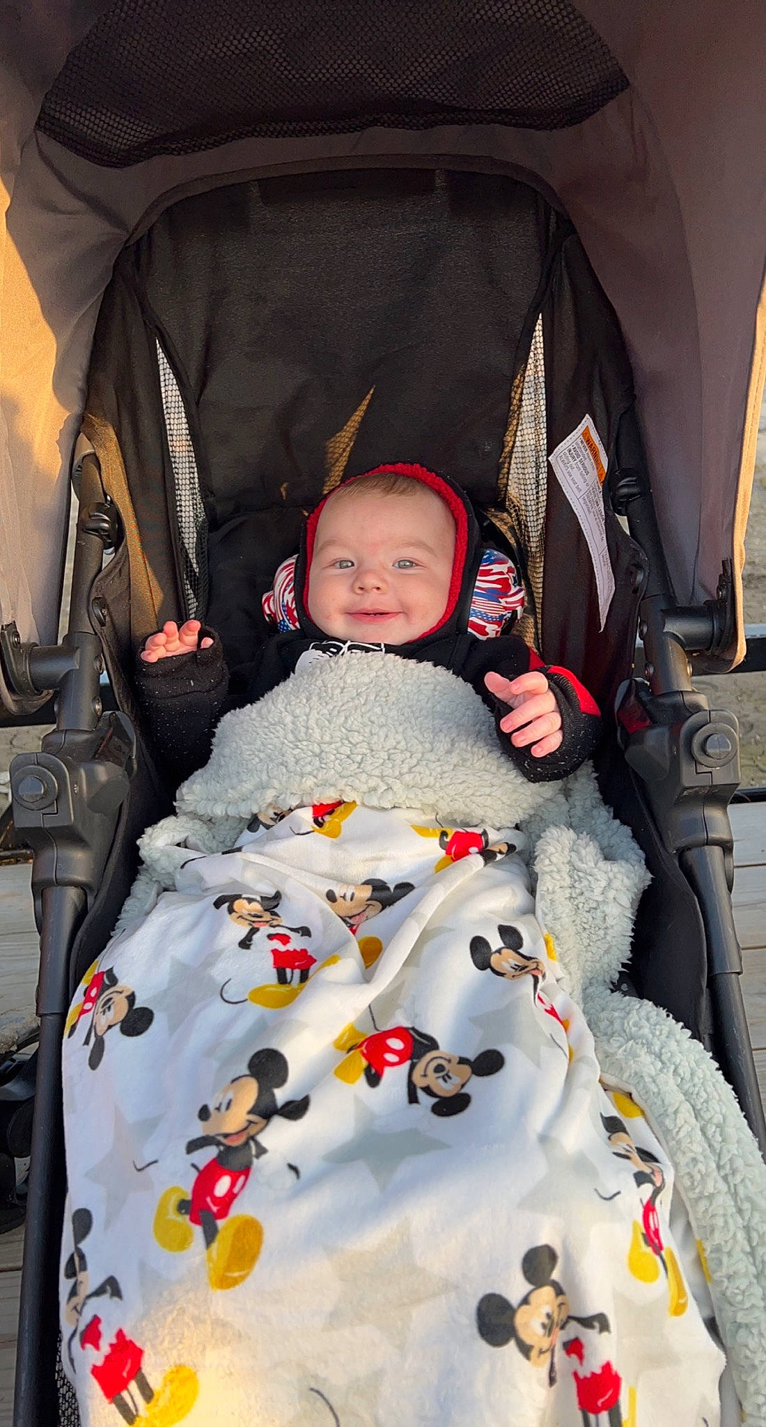 Declan is registered to the contest to win money with this photo: auto_part, baby, baby_carriage, baby_in_car_seat, baby_products, baby_safety, baby_toddler_clothing, car_seat, carmine, cheek, child, comfort, fun, hat, infant_bed, person, product, sitting, skin, smile