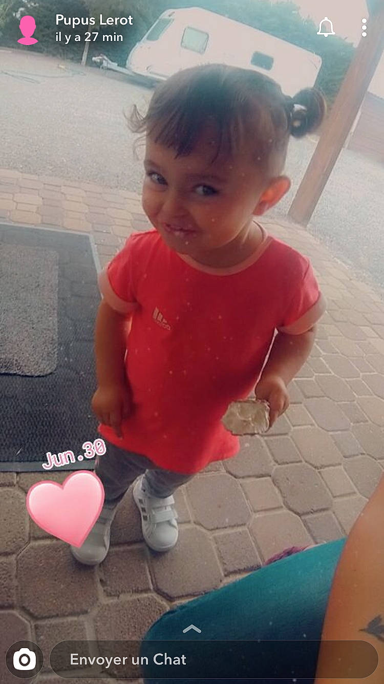 Ayzeur a rejoint le concours — aidez-le/la à gagner de superbes lots ! baby, child, cool, fun, leg, leisure, person, pink, play, skin, smile, toddler