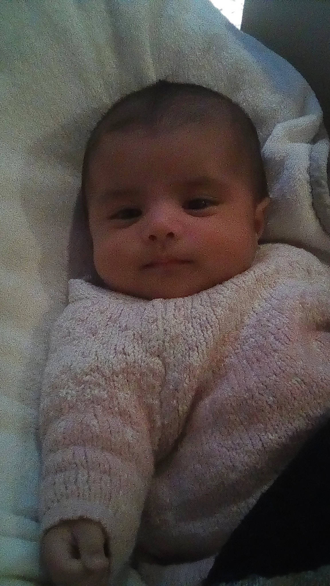 Aria participe au concours pour gagner de l'argent avec cette photo : baby, baby_products, baby_toddler_clothing, cheek, chin, comfort, eye, eyebrow, face, finger, head, iris, linens, lip, mammal, nose, person, skin, textile, thumb