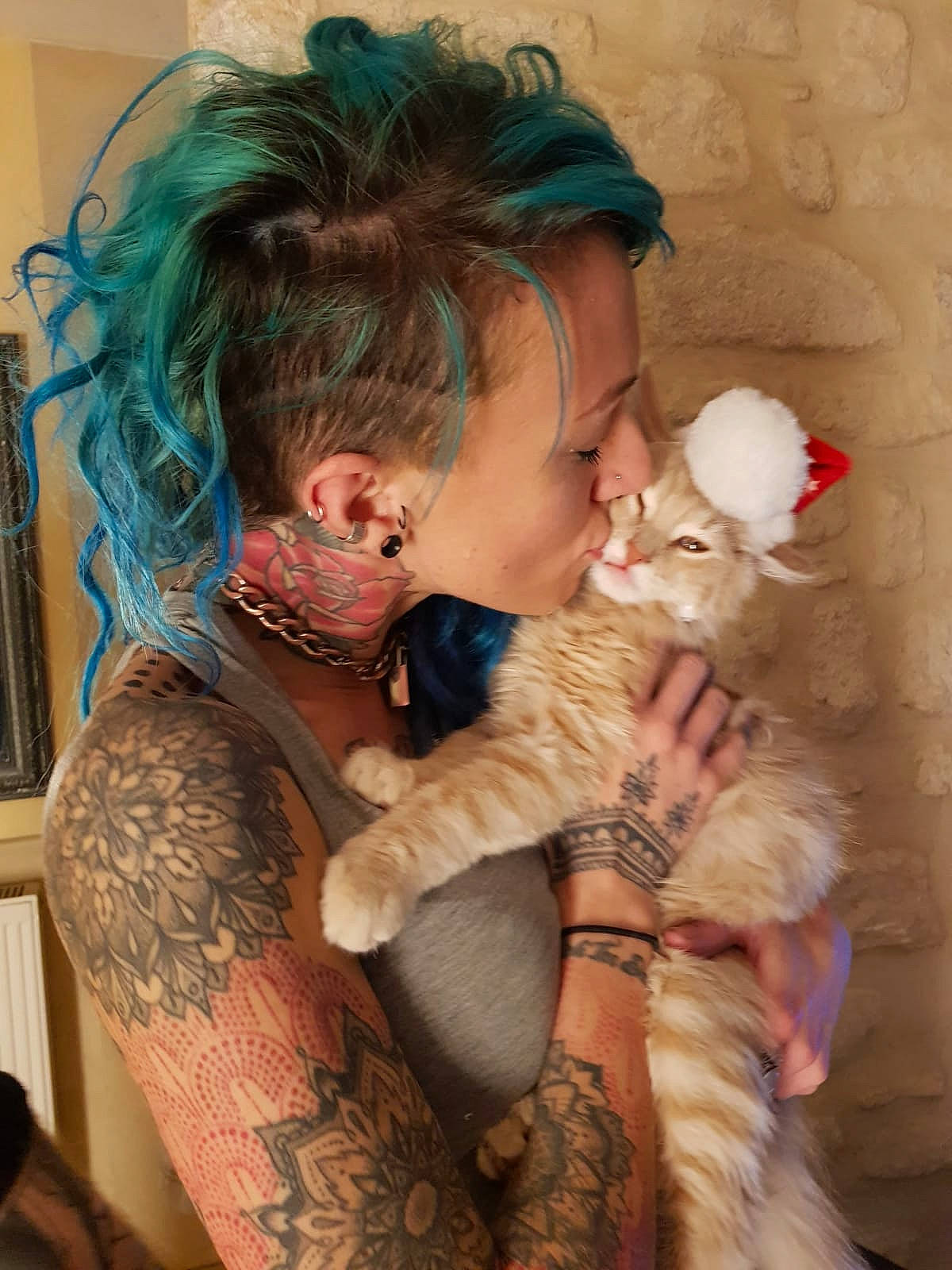 Floyd participe au concours pour gagner de l'argent avec cette photo : flesh, fur, person, tattoo