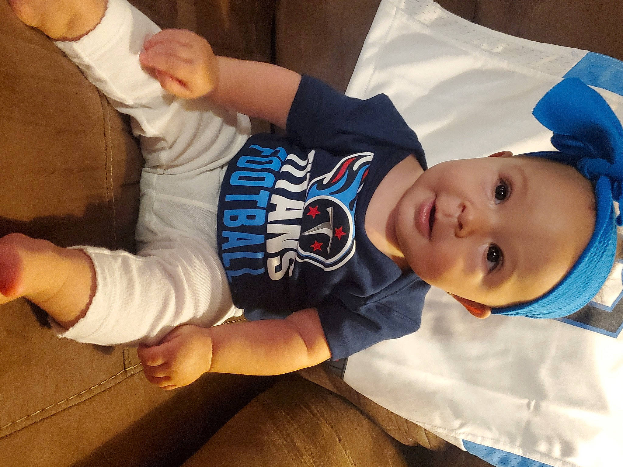 Giovanna is registered to the contest to win money with this photo: arm, baby_toddler_clothing, child, comfort, elbow, electric_blue, event, finger, gesture, hand, happy, knee, person, sitting, sleeve, sportswear, t_shirt, thumb, toddler, uniform