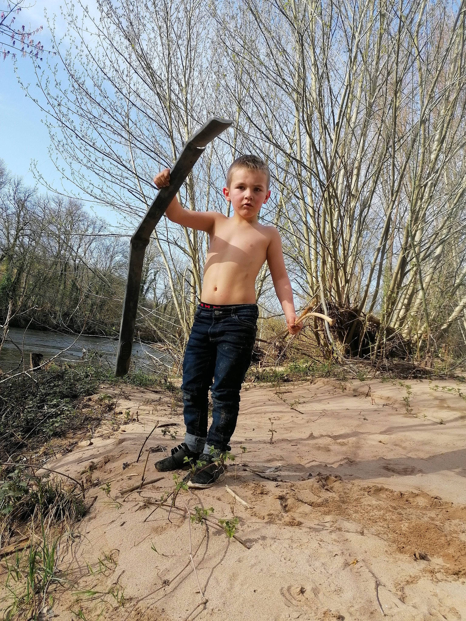 Calvin participe au concours pour gagner de l'argent avec cette photo : arm, barechested, branch, leg, person, photography, plant, recreation, tree