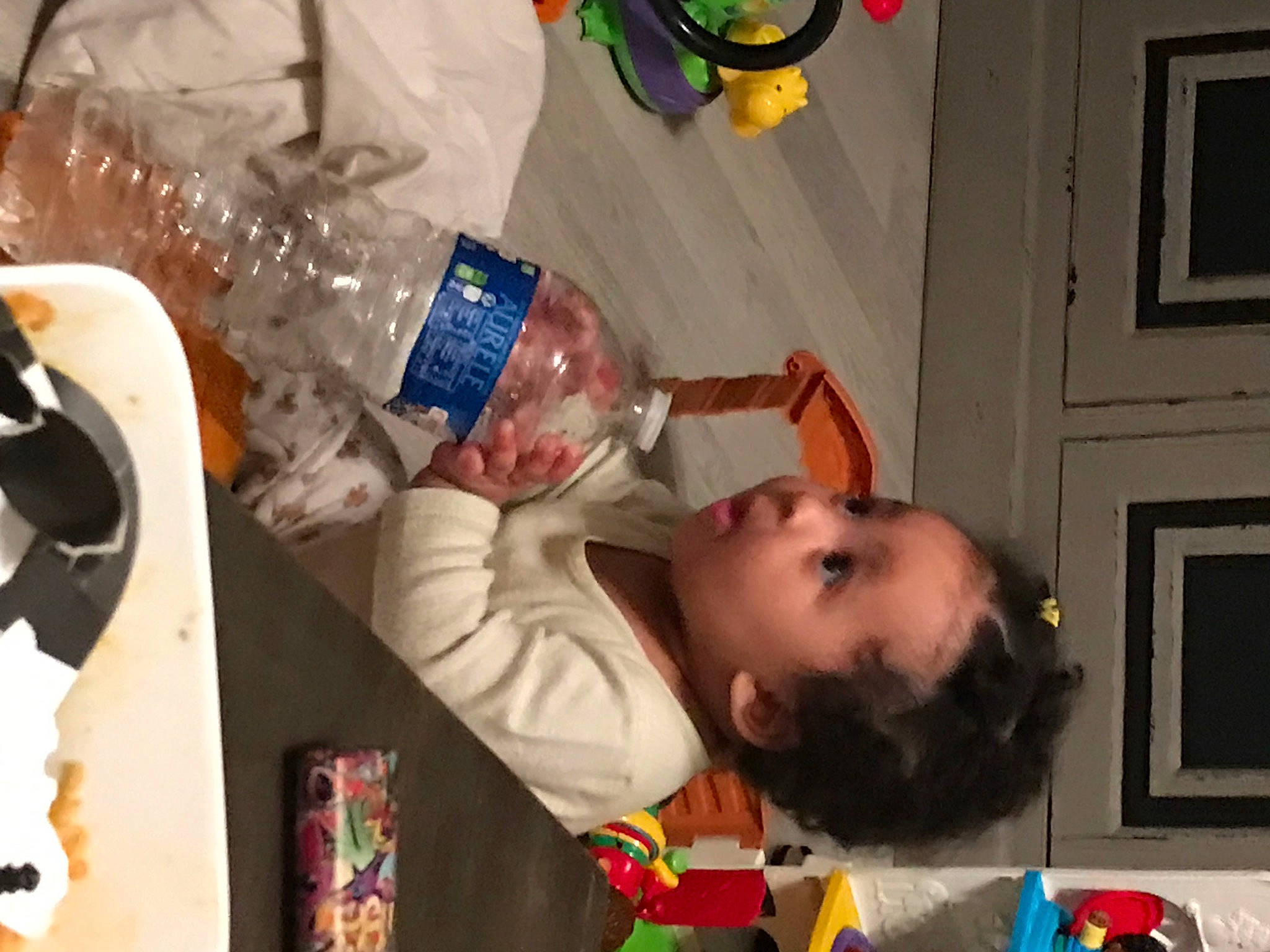 Kessy participe au concours pour gagner de l'argent avec cette photo : baby, bottle, child, comfort_food, cooking, door, drinkware, event, fun, medical_procedure, mouth, person, picture_frame, plastic, plastic_bottle, room, service, toddler, toy, water_bottle