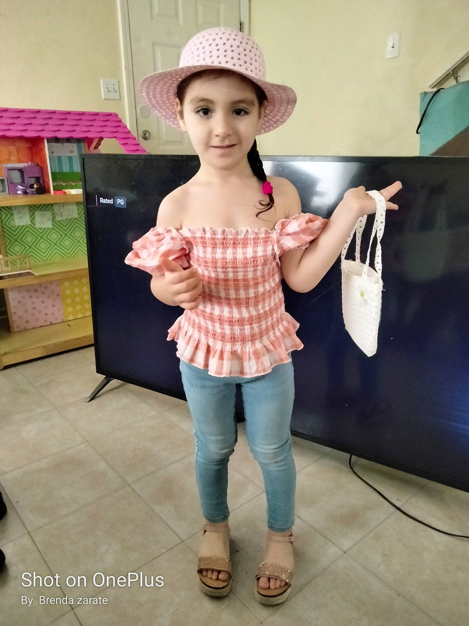 Klarissa Murga joined the competition — help win amazing prizes! denim, eyewear, fashion_accessory, fashion_design, gesture, happy, hat, headwear, human_body, human_leg, jeans, joint, joy, knee, pattern, person, shoe, shoulder, sleeve, smile