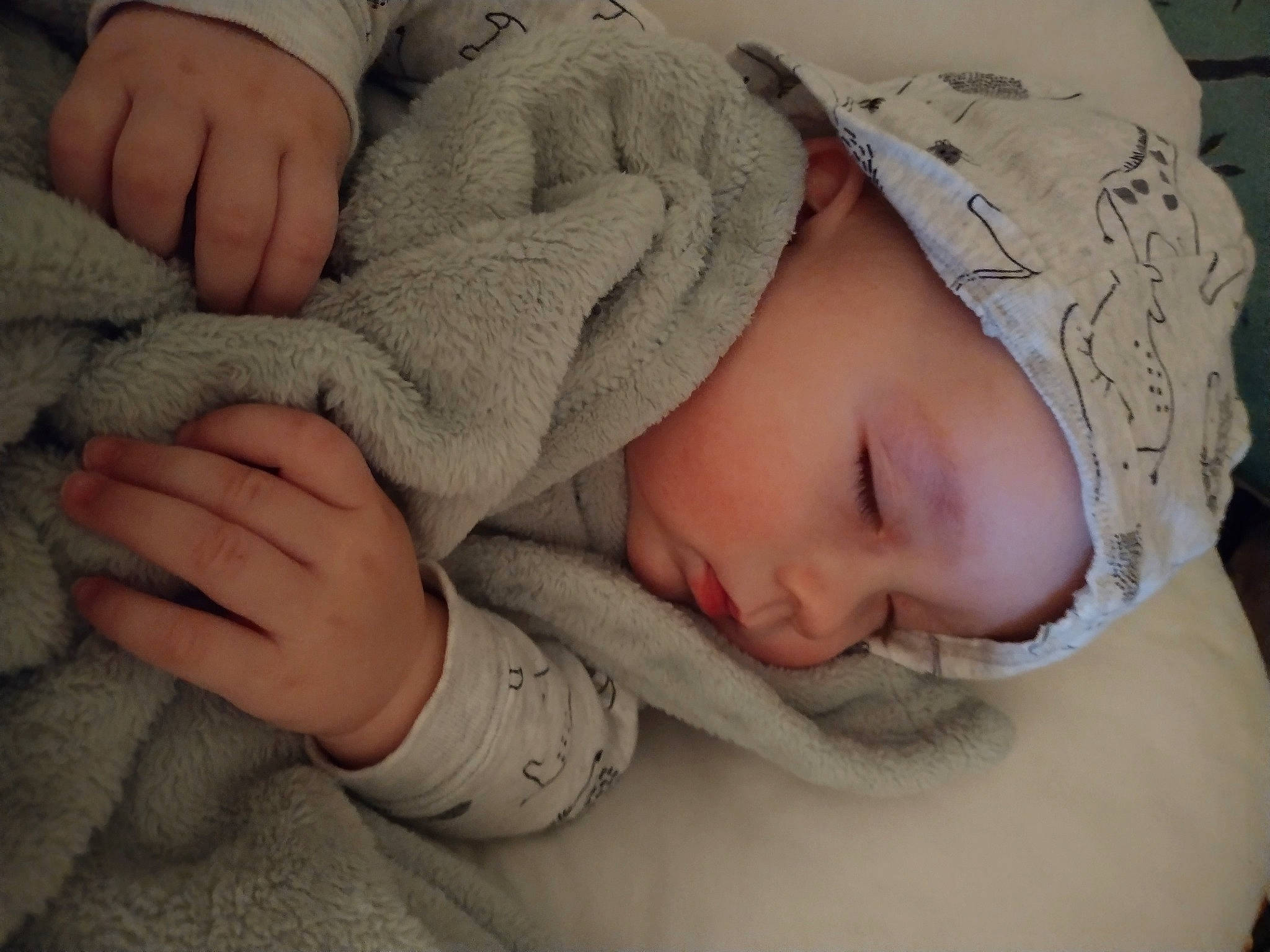 Cillian is registered to the contest to win money with this photo: baby, baby_products, baby_sleeping, baby_toddler_clothing, cheek, child, comfort, eye, eyelash, finger, gesture, hand, headwear, human_body, linens, nail, person, skin, sleeve, thumb