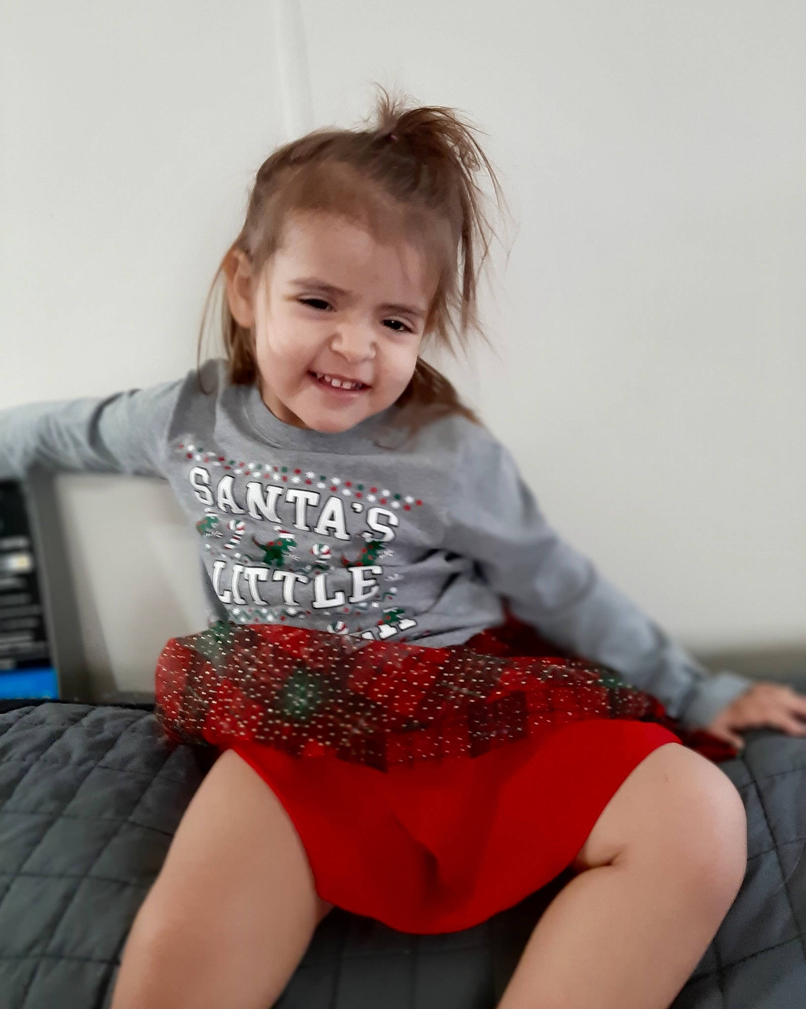 Gwynevere is registered to the contest to win money with this photo: beauty, blond, face, flash_photography, fun, happy, human_body, human_leg, iris, joint, joy, knee, leg, long_hair, person, shorts, shoulder, smile, standing, thigh