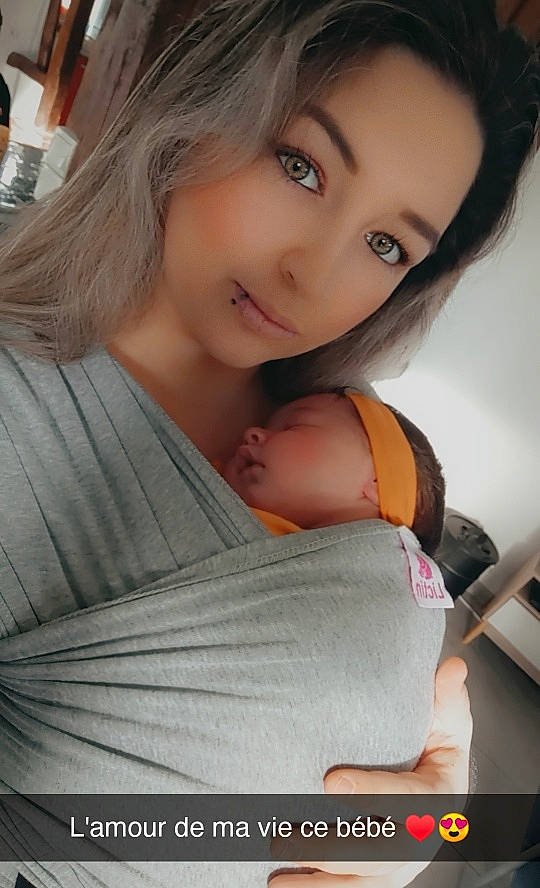 Octavia participe au concours pour gagner de l'argent avec cette photo : beauty, black_hair, cheek, chest, comfort, elbow, eyebrow, eyelash, flash_photography, hair, hairstyle, happy, human_leg, lip, long_hair, person, shoulder, skin, smile, thigh