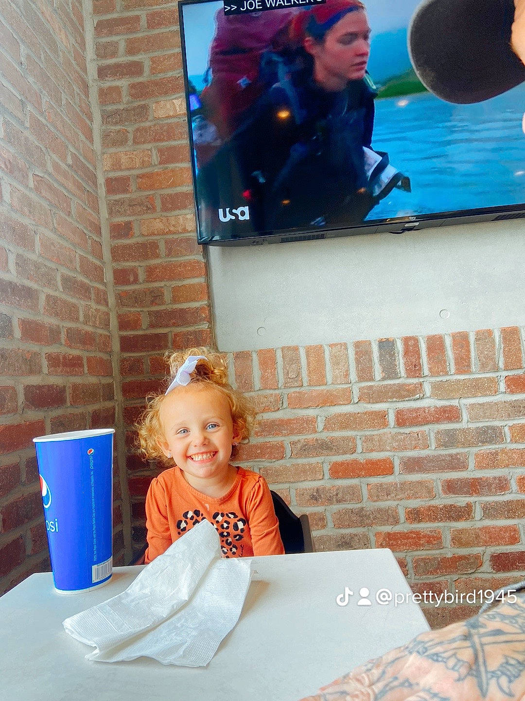 Sofia Amelia is registered to the contest to win money with this photo: audio_equipment, balloon, blue, design, event, fun, hairstyle, joy, leisure, organ, people, person, photograph, red, smile, snapshot, standing, summer, t_shirt, table