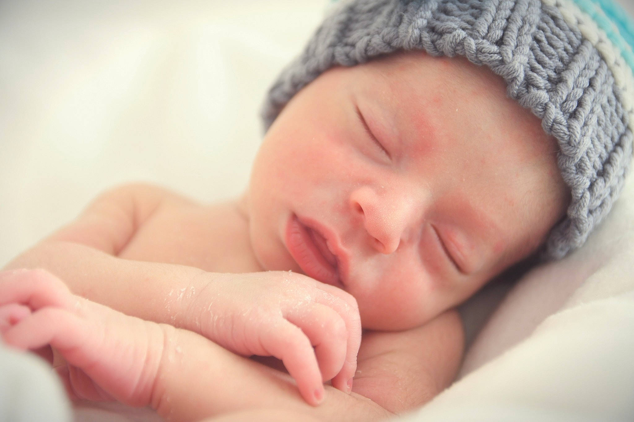 Conor participe au concours pour gagner de l'argent avec cette photo : baby, baby_sleeping, bedtime, birth, cheek, child, close_up, finger, hand, headgear, headwear, nap, nose, person, photograph, photography, portrait_photography, skin, sleep, toddler