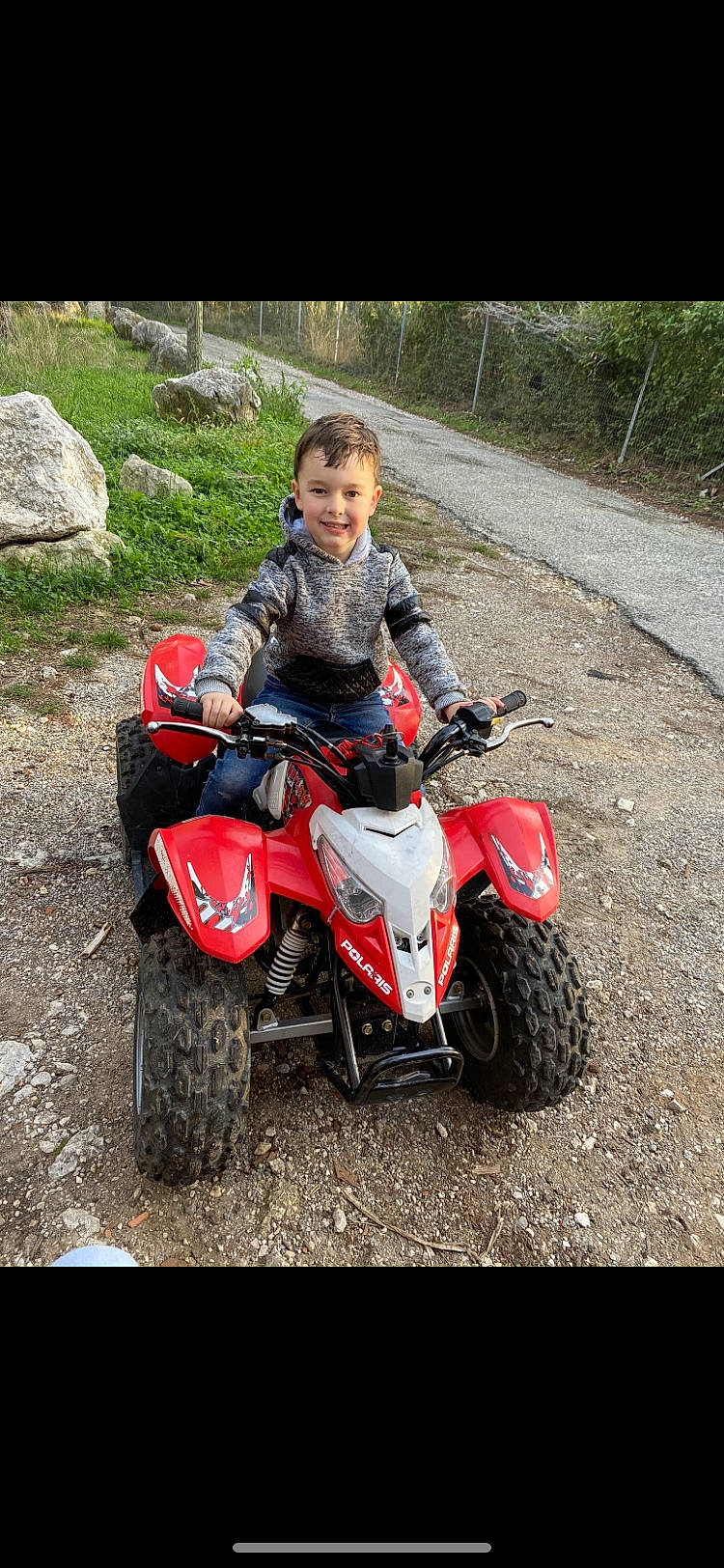 Ange a rejoint le concours — aidez-le/la à gagner de superbes lots ! auto_part, automotive_design, automotive_tire, automotive_wheel_system, fender, grass, jacket, joy, motor_vehicle, motorcycle, motorsport, person, plant, recreation, rim, smile, spoke, tire, toddler, tread