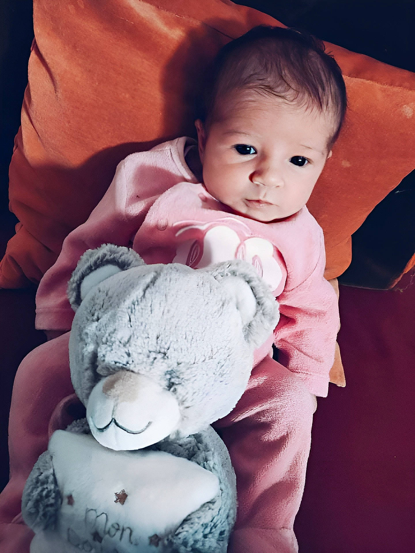 Johana a rejoint le concours — aidez-le/la à gagner de superbes lots ! arm, baby, baby_sleeping, baby_toddler_clothing, comfort, cool, dress, eye, face, finger, happy, head, human_body, mouth, neck, outerwear, person, skin, sleeve, t_shirt