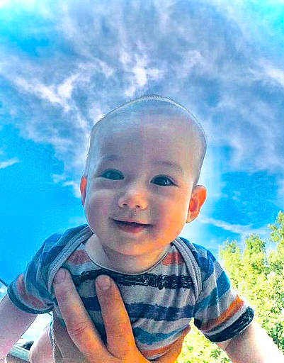 Eddy participe au concours pour gagner de l'argent avec cette photo : azure, baby_toddler_clothing, cloud, cool, face, facial_expression, flash_photography, gesture, happy, head, human, iris, joy, leisure, people_in_nature, person, plant, skin, sky, smile
