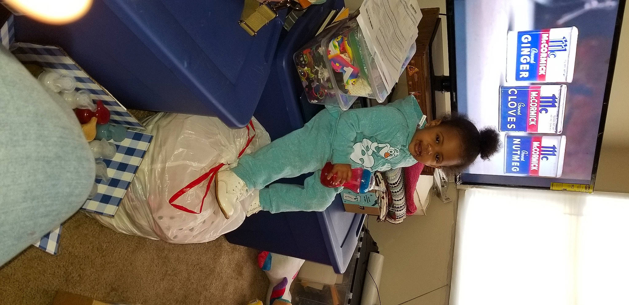 Zhoe is registered to the contest to win money with this photo: child, person