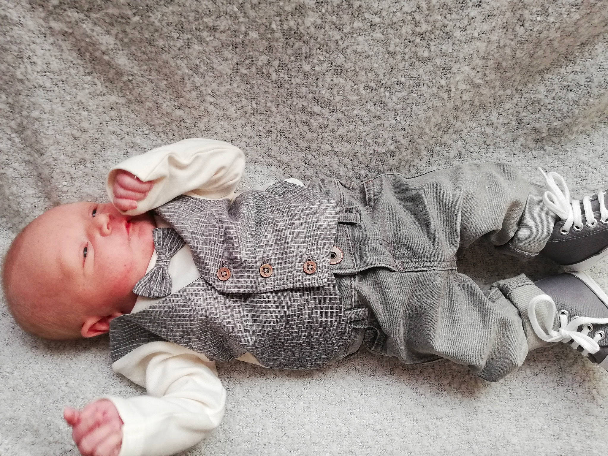 Swan participe au concours pour gagner de l'argent avec cette photo : baby, baby_sleeping, child, hand, leg, nap, person, sleep, toddler