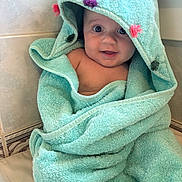 Maylone participe au concours pour gagner de l'argent avec cette photo : baby, towel, smile, child, bathroom, tile, hooded_towel, cute, wrapped, infant, happy, skin, blue, pink, purple, sitting, indoors, portrait, face, person