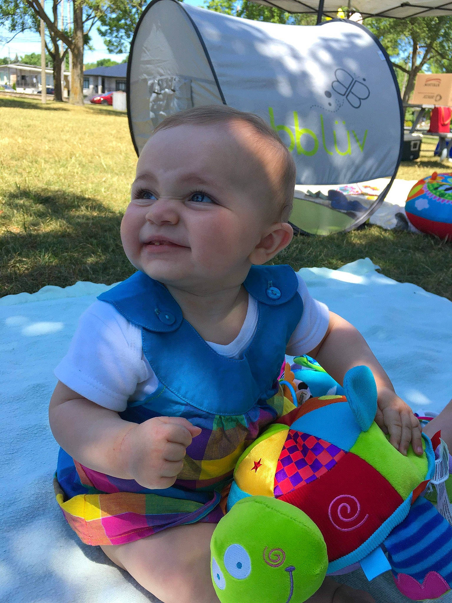 Emma a rejoint le concours — aidez-le/la à gagner de superbes lots ! baby, baby_products, baby_toys, child, fun, leisure, person, play, product, public_space, recreation, summer, toddler, vacation, world