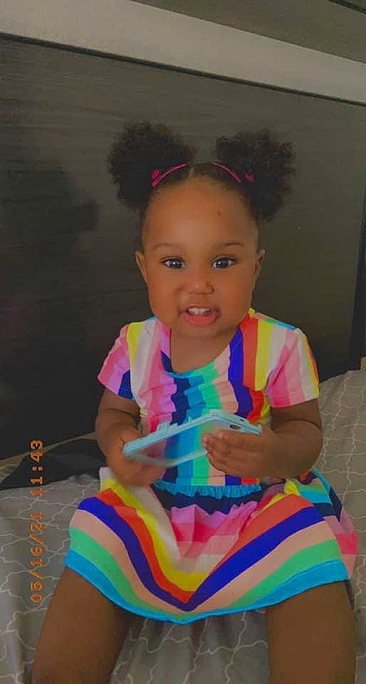 Kemari is registered to the contest to win money with this photo: baby_toddler_clothing, chair, child, event, fun, happy, human_leg, leisure, magenta, pattern, person, pink, play, room, sandal, shorts, sitting, smile, t_shirt, thigh