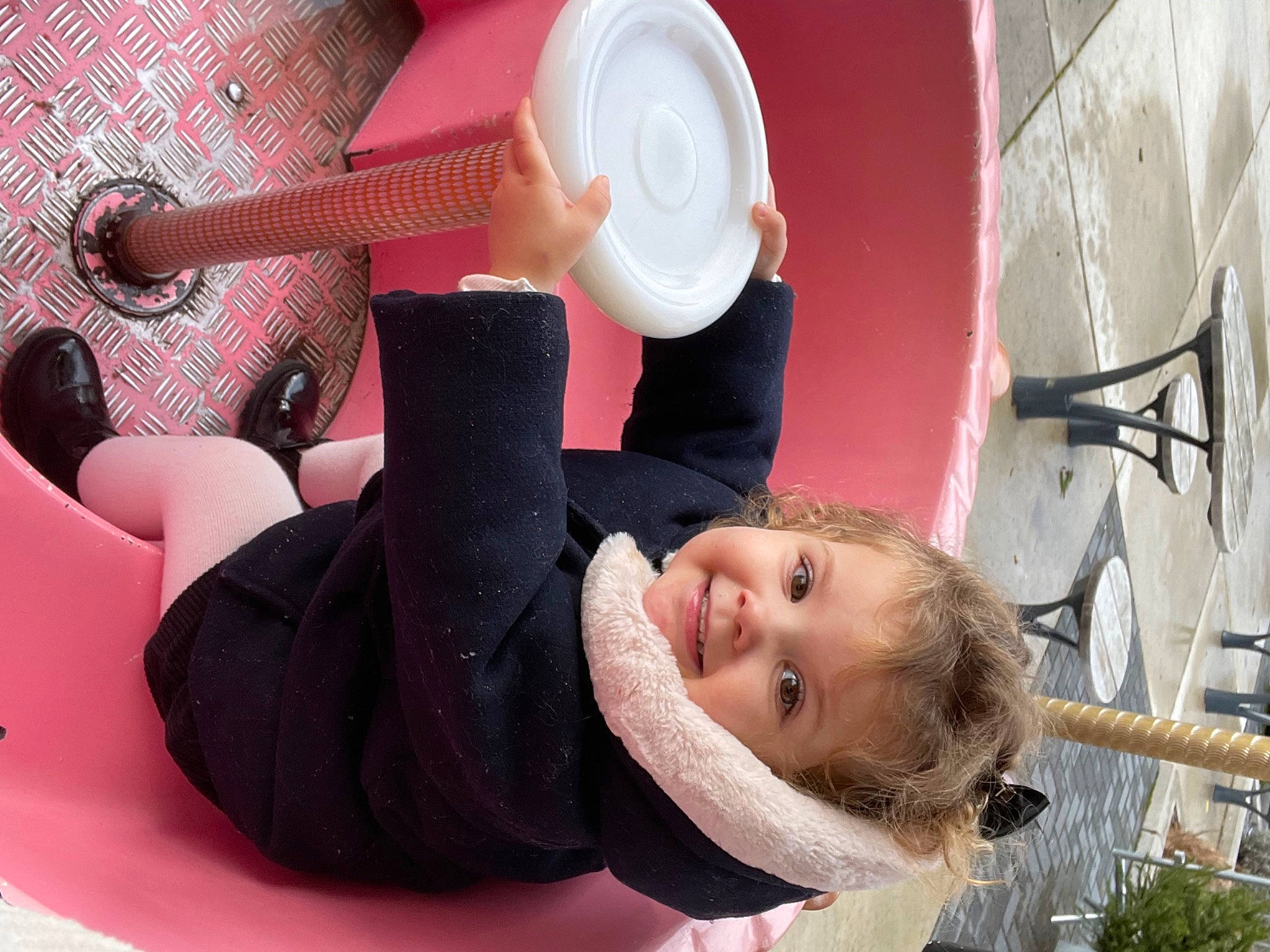 Xylia a rejoint le concours — aidez-le/la à gagner de superbes lots ! baby, baby_products, ceiling, child, elbow, eyelash, fashion_accessory, fun, happy, hat, joy, leisure, person, portrait_photography, room, sitting, smile, sun_hat, tableware, thigh