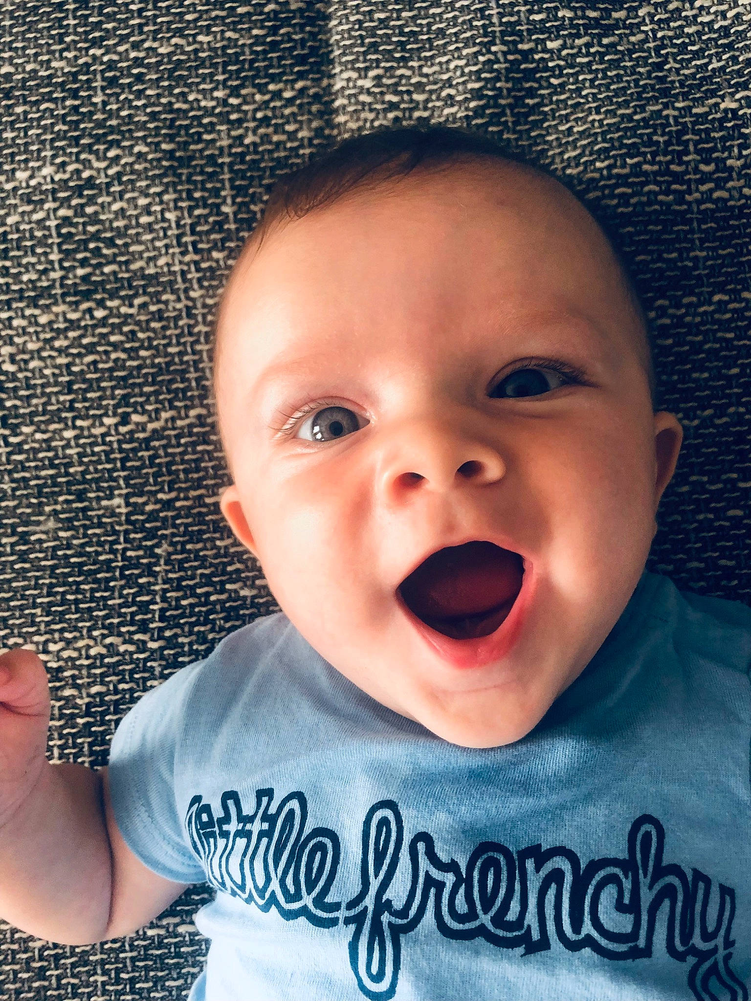 Sélyx a rejoint le concours — aidez-le/la à gagner de superbes lots ! baby, cheek, chin, ear, eye, eyebrow, facial_expression, flash_photography, hairstyle, human_body, iris, jaw, lip, mouth, neck, nose, person, skin, sleeve, smile