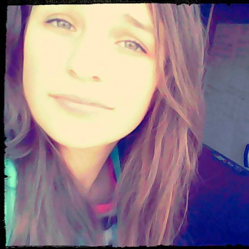 Lola a rejoint le concours — aidez-le/la à gagner de superbes lots ! beauty, black_hair, blond, cheek, chin, eye, eyebrow, face, forehead, girl, hair, hair_coloring, hairstyle, head, human_hair_color, lip, nose, person, pink, purple