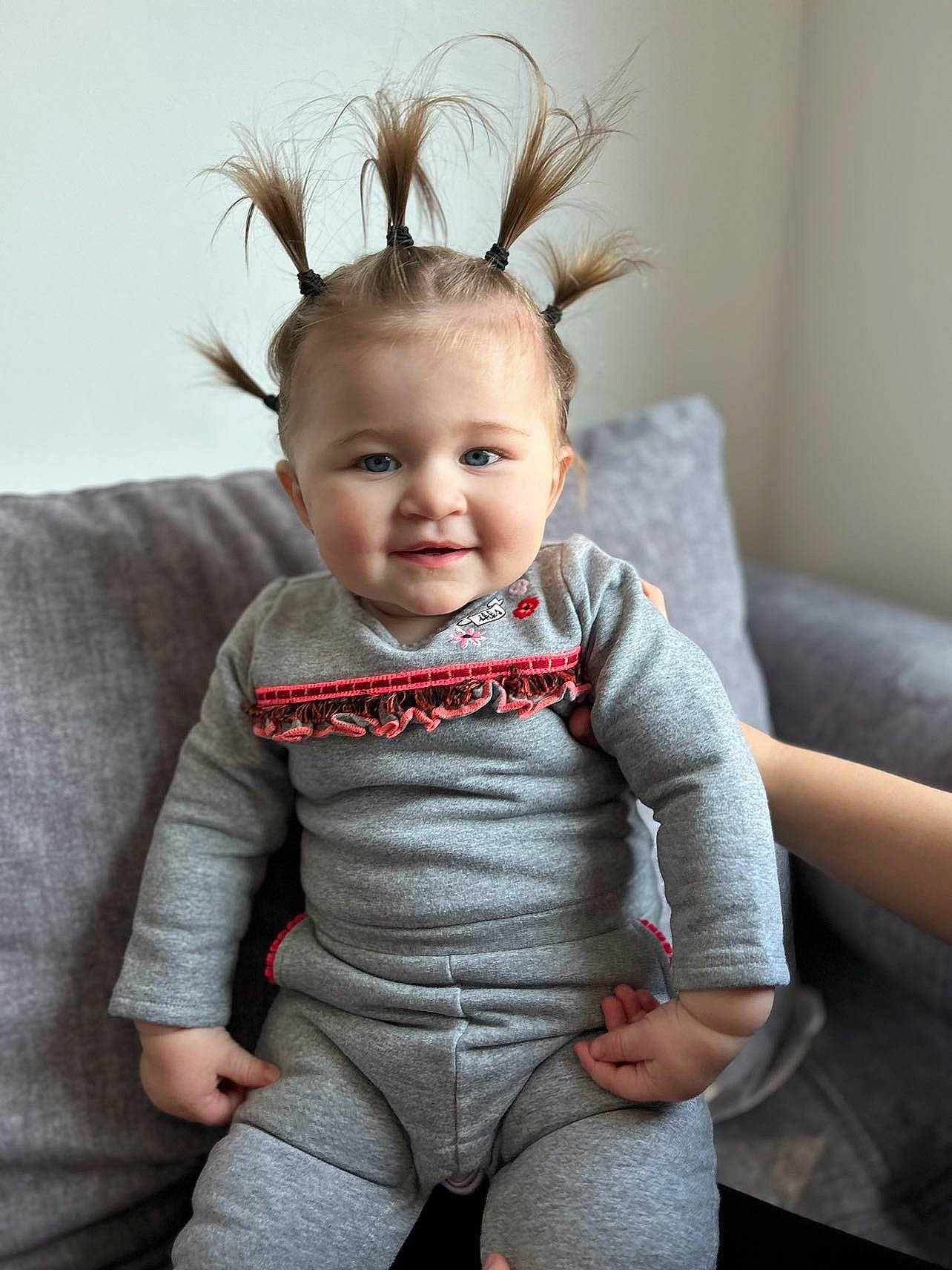 Itryna participe au concours pour gagner de l'argent avec cette photo : baby, baby_toddler_clothing, cheek, child, comfort, couch, eye, finger, flash_photography, grey, happy, headgear, human_body, iris, joy, neck, person, skin, sleeve, smile