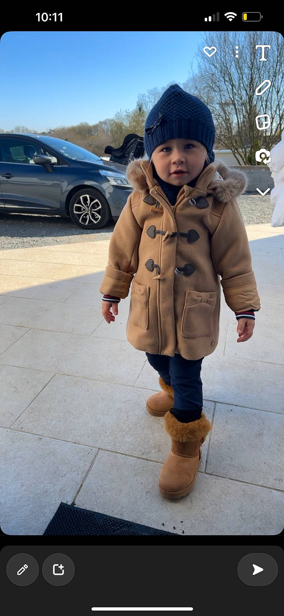 Inaya a rejoint le concours — aidez-le/la à gagner de superbes lots ! automotive_tire, car, cool, fur, fur_clothing, gesture, headwear, human_leg, jacket, person, personal_luxury_car, shoe, sleeve, snapshot, tire, toddler, tree, trench_coat, vehicle, vehicle_door