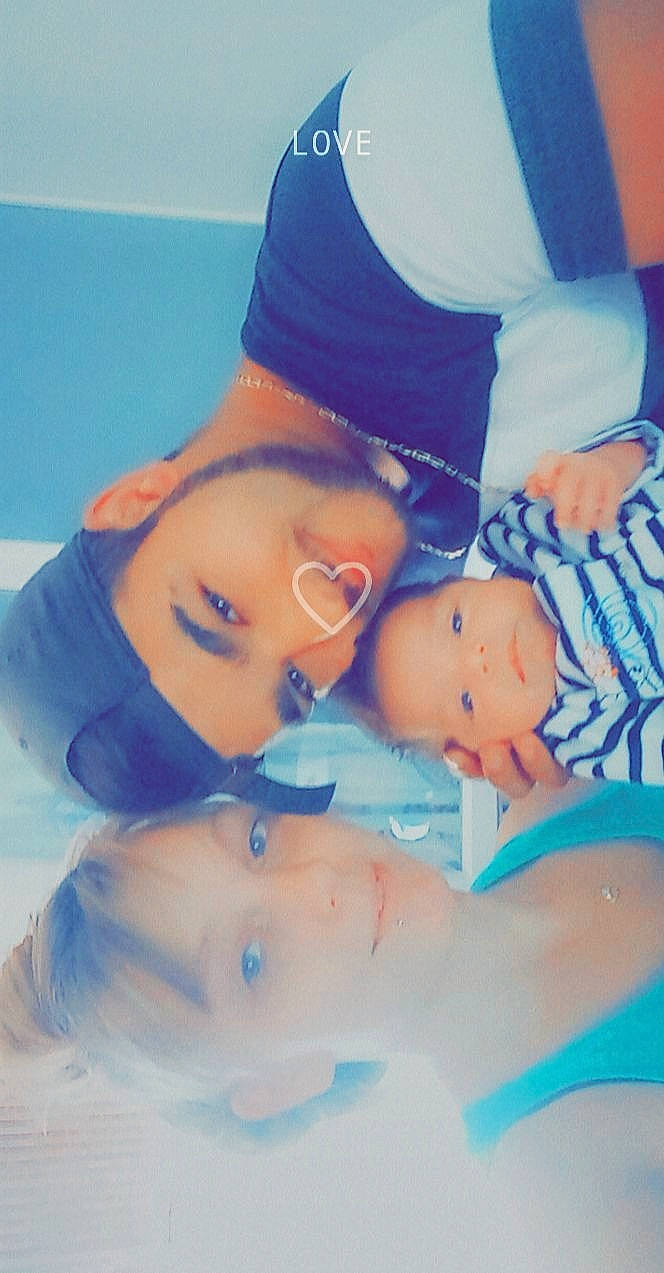 Meziane participe au concours pour gagner de l'argent avec cette photo : abdomen, animation, baby, bonnet, cheek, child, cool, headwear, interaction, joy, love, navel, paint, painting, person, stomach, trunk