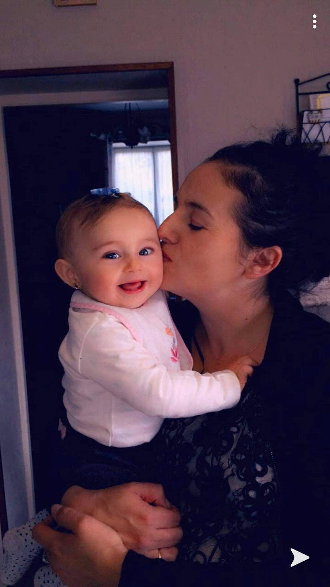 Melexina participe au concours pour gagner de l'argent avec cette photo : baby, cheek, child, daughter, ear, eye, face, forehead, fun, happy, head, hug, interaction, iris, love, mother, nose, person, skin, smile