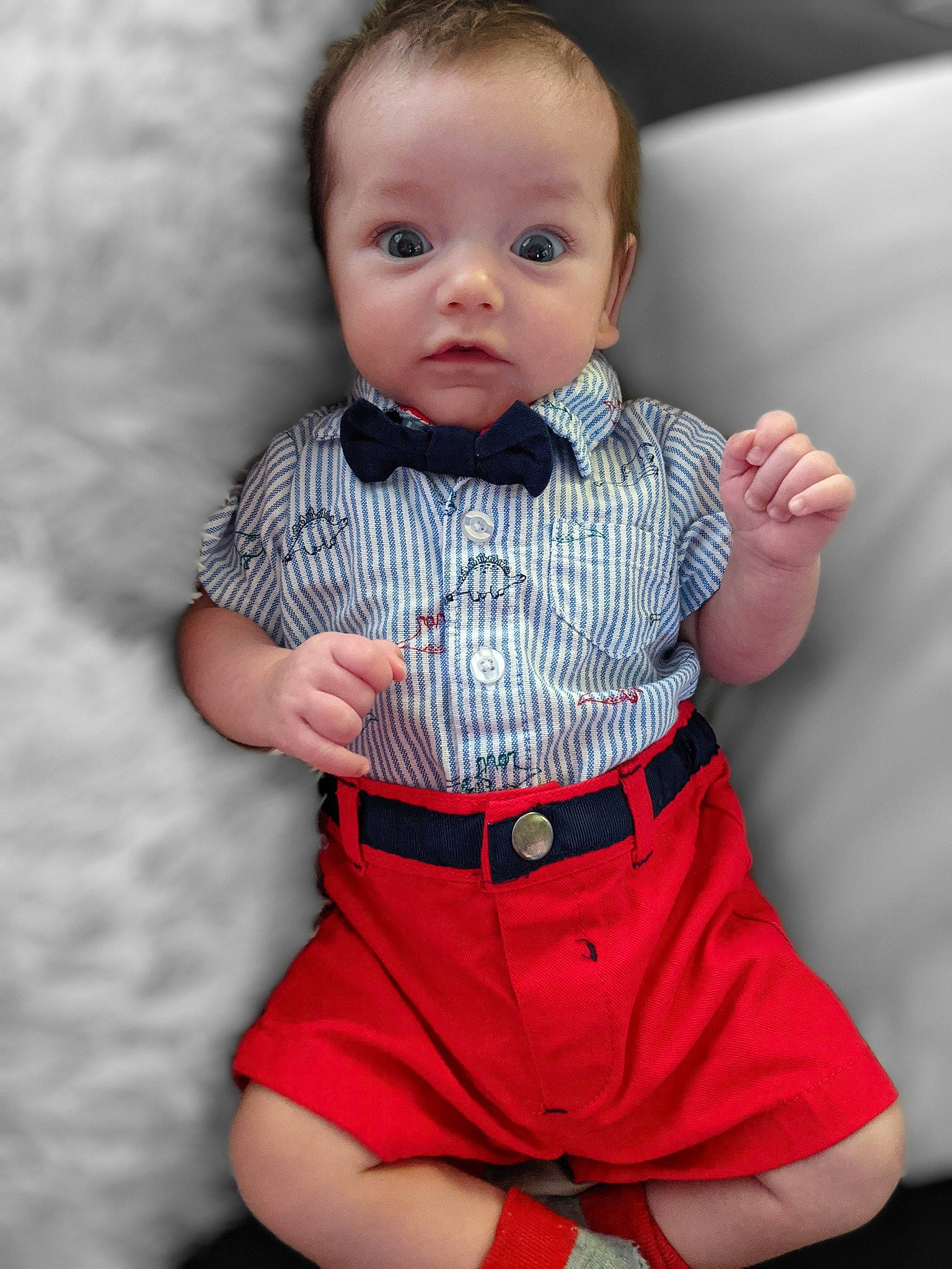 Luka is registered to the contest to win money with this photo: baby, baby_toddler_clothing, cheek, collar, eye, face, finger, gesture, hairstyle, hand, head, human_body, joint, lip, nose, person, pink, skin, sleeve, standing