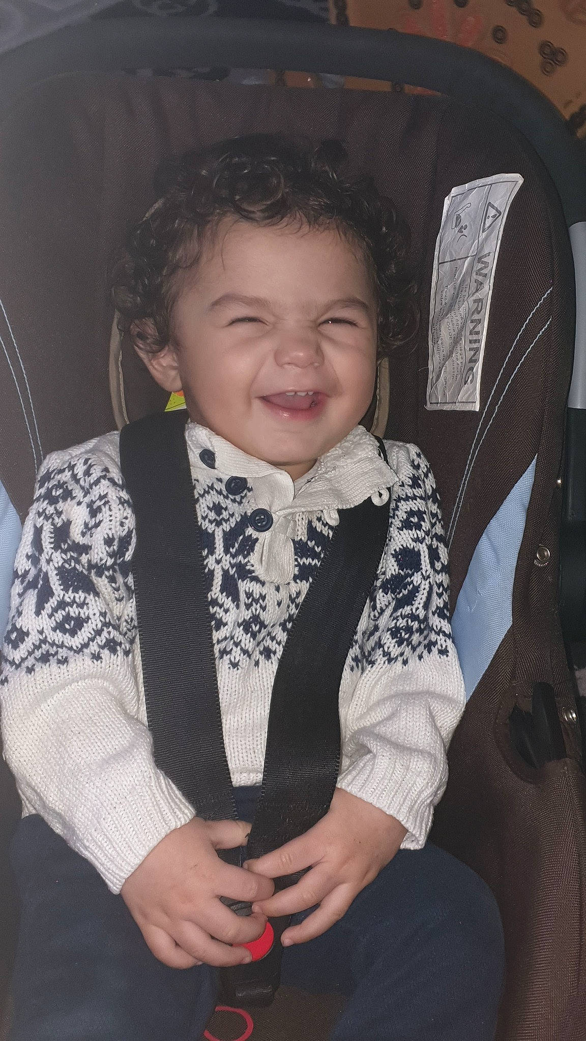 Ibrahim a rejoint le concours — aidez-le/la à gagner de superbes lots ! car_seat, child, joy, person, product, smile