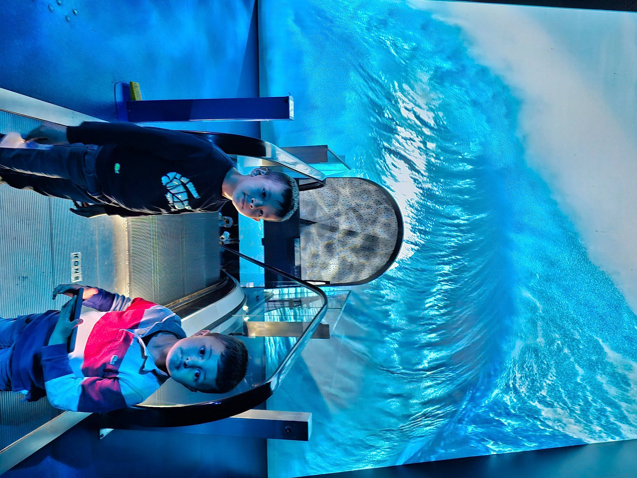 Hans a rejoint le concours — aidez-le/la à gagner de superbes lots ! aqua, azure, blue, carmine, cg_artwork, electric_blue, fictional_character, fun, leisure, machine, person, personal_protective_equipment, recreation, water