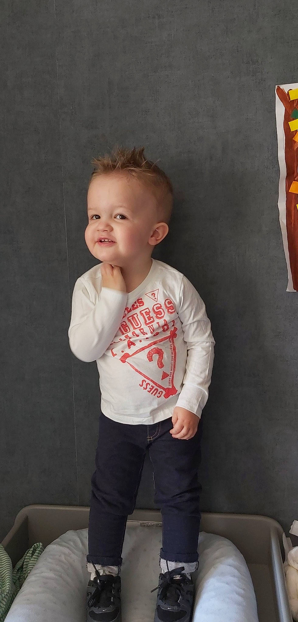 Mattéo participe au concours pour gagner de l'argent avec cette photo : arm, baby, baby_toddler_clothing, cheek, child, chin, flash_photography, happy, joint, leg, neck, pattern, person, shoulder, sleeve, smile, standing, t_shirt, toddler, trunk