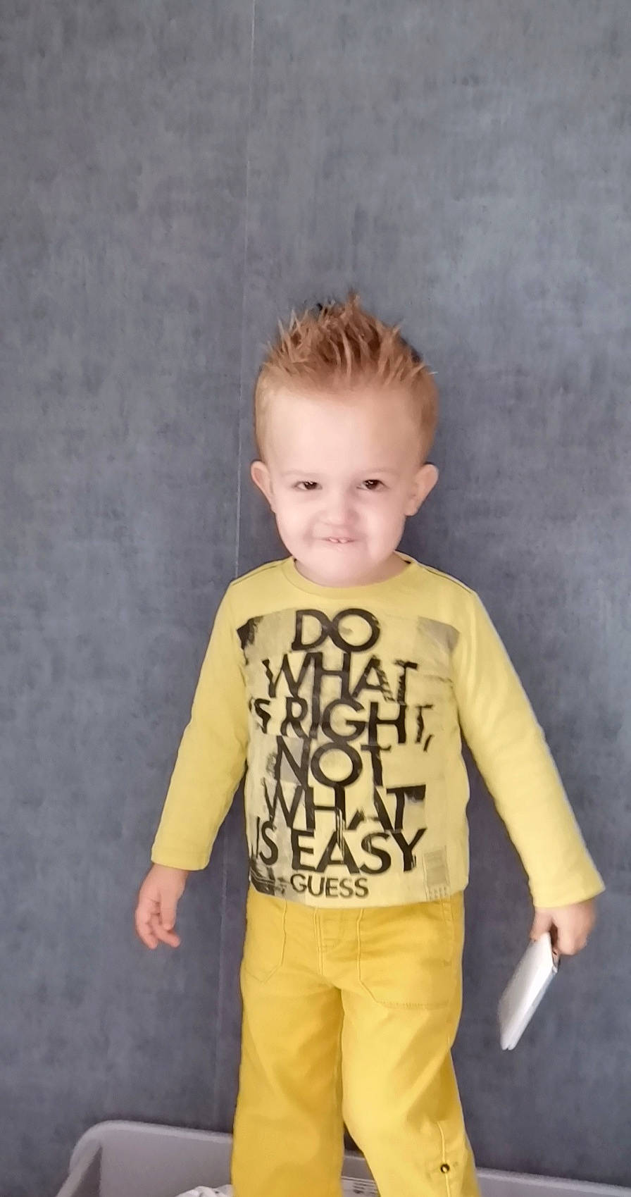 Mattéo a rejoint le concours — aidez-le/la à gagner de superbes lots ! arm, baby_toddler_clothing, child, clothing, face, fashion_design, flash_photography, fur, gesture, happy, human_body, joy, outerwear, person, sitting, sleeve, smile, sportswear, t_shirt, toddler