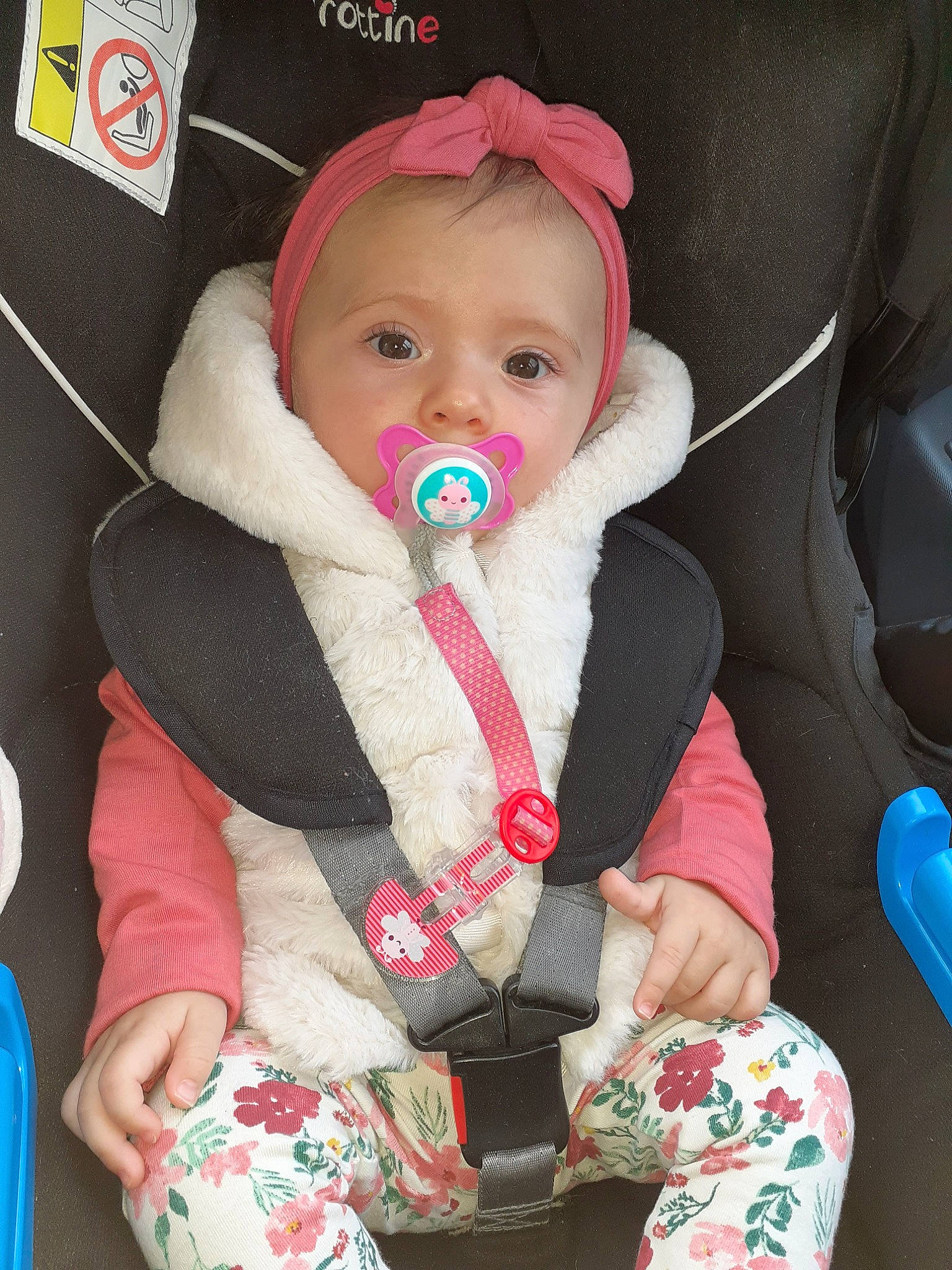 Lilyana a rejoint le concours — aidez-le/la à gagner de superbes lots ! baby, car_seat, child, joy, person, toddler