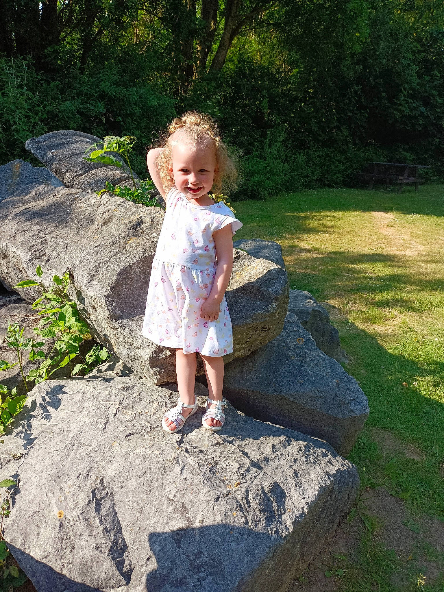 Lya participe au concours pour gagner de l'argent avec cette photo : botany, child, forest, fun, garden, grass, grass_family, happy, joy, landscape, leaf, leisure, people_in_nature, person, plant, public_space, recreation, shrub, sitting, toddler