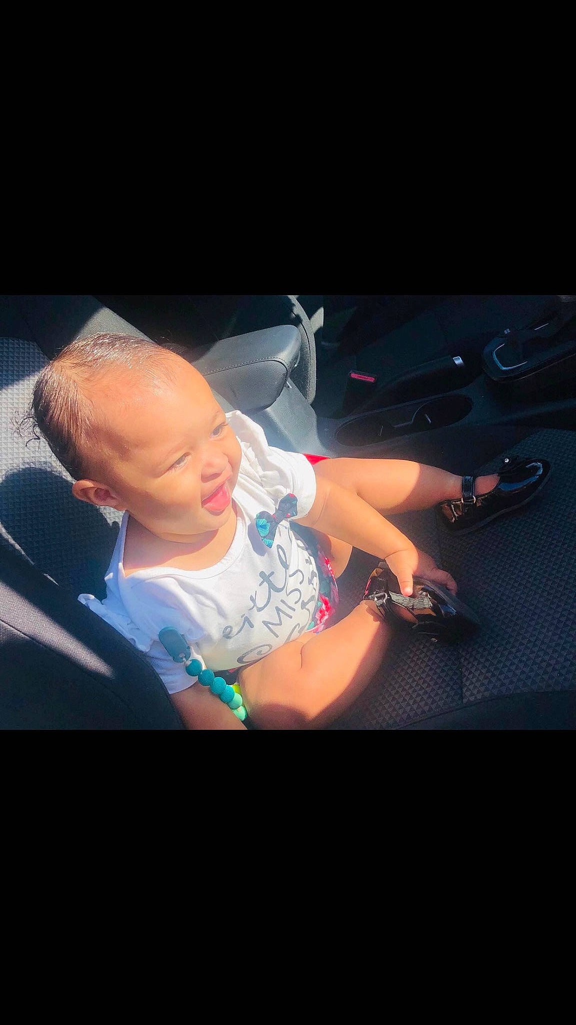 Atienna is registered to the contest to win money with this photo: audio_equipment, automotive_design, automotive_lighting, baby, baby_toddler_clothing, car_seat, darkness, elbow, electric_blue, eyewear, finger, flash_photography, fun, gadget, magenta, person, sitting, toddler, trunk, vehicle_door